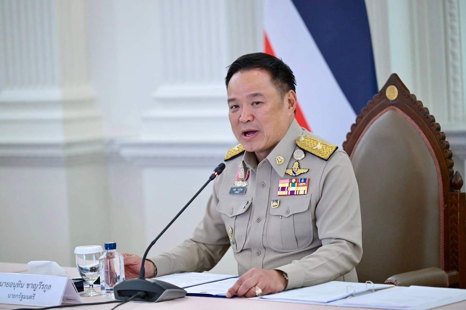 นายกฯ อนุทิน ประชุมหัวหน้าส่วนราชการ ขอทุกคนอย่าได้แผ่วเหยียบคันเร่งให้เต็มที่ พร้อมยึดหลักสุจริต โปร่งใส และมีความรับผิดชอบ ยันขจัดทุจริตและประพฤติมิชอบอย่างเด็ดขาด