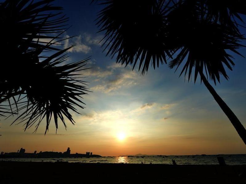 Asia Album : ทิวทัศน์หาดพัทยา ยามตะวันรอนอ่อนแสง