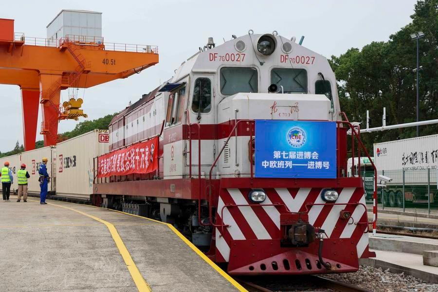 รถไฟสินค้า 'จีน-ยุโรป' ขนส่งผลิตภัณฑ์งาน CIIE 2024 ขบวนแรก ถึงเซี่ยงไฮ้แล้ว