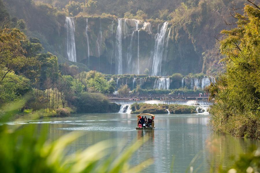 สายน้ำตกจิ่วหลงในยูนนาน สวยงามดึงดูดนักท่องเที่ยว