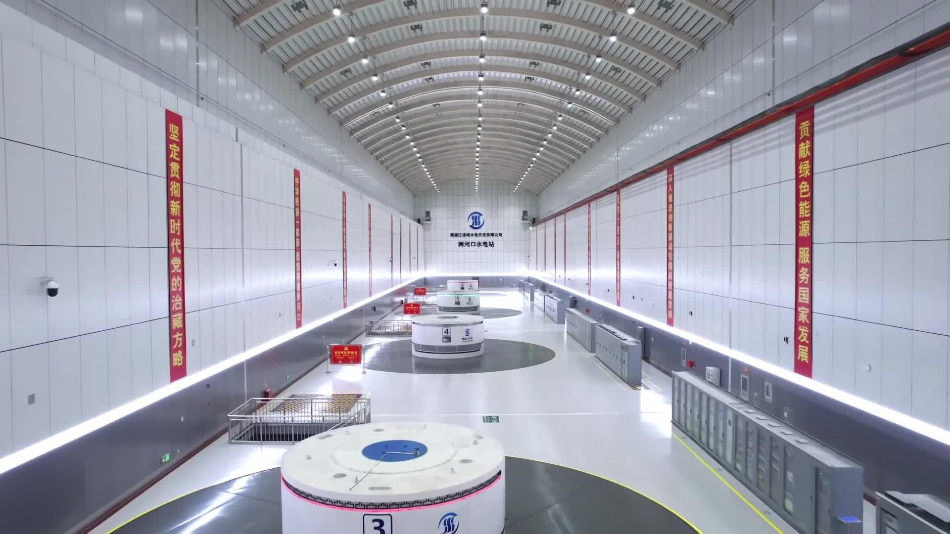 สถานีไฟฟ้าพลังน้ำในเสฉวน กักเก็บน้ำพร้อมผลิตไฟฟ้า
