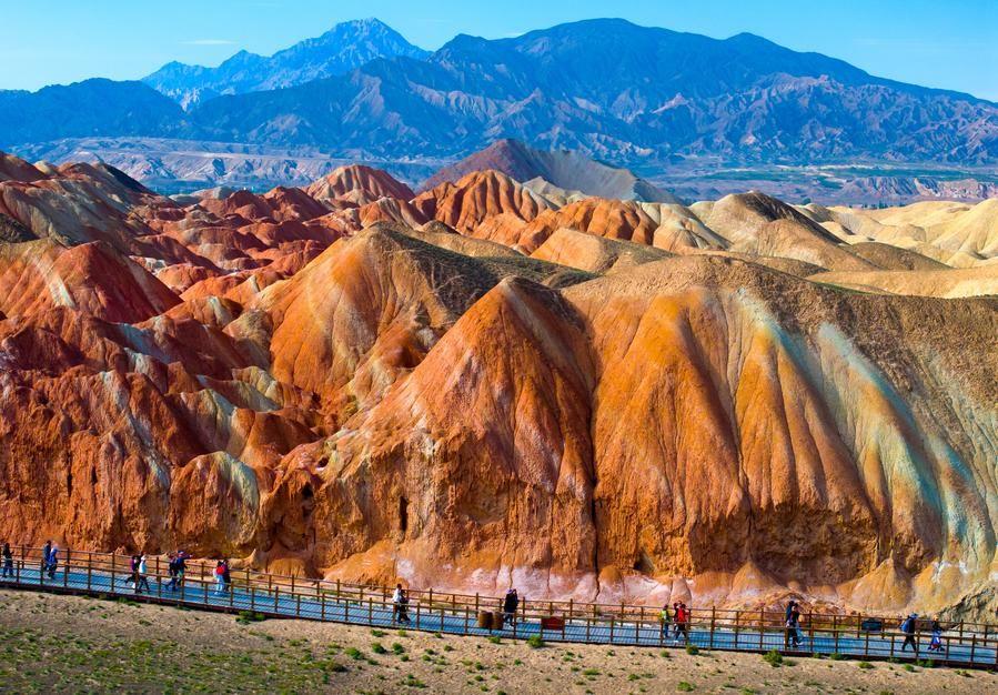 ภูมิลักษณ์ 'ตานเสียสีรุ้ง' ในกานซู่ ยามฤดูใบไม้ร่วง