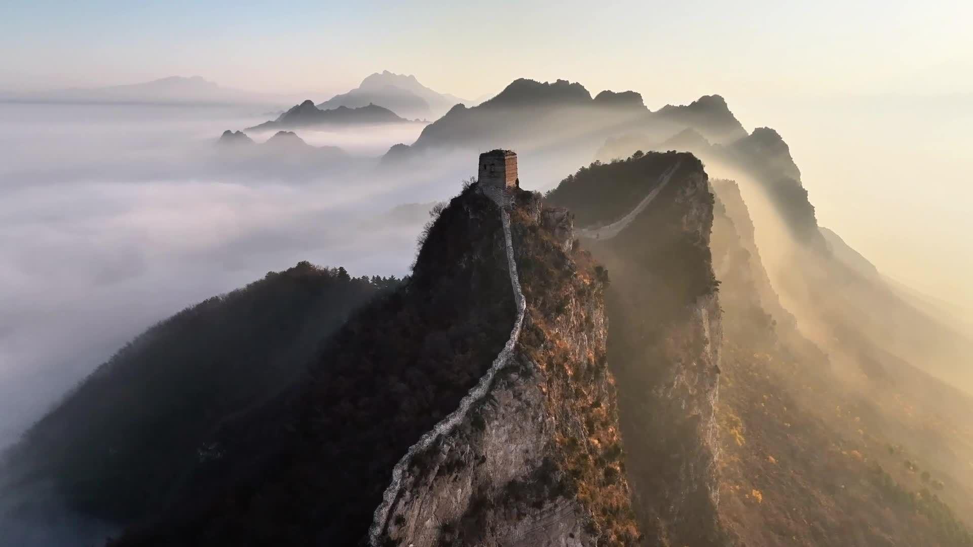 ทะเลหมอกห่มคลุม 'กำแพงเมืองจีน' ด่านจินซานหลิ่ง สวยชวนฝันยามรุ่งอรุณ
