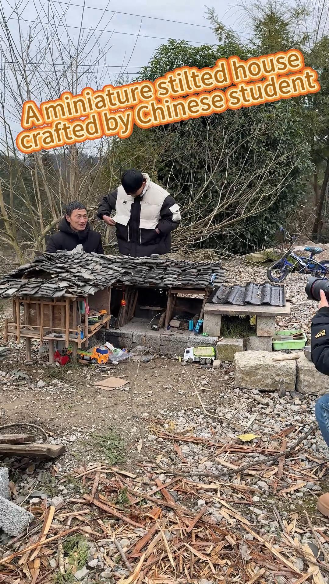 สร้างสรรค์! นร.จีนประดิษฐ์ 'บ้านไม้ยกใต้ถุน' ขนาดย่อส่วนจากไม้เหลือใช้