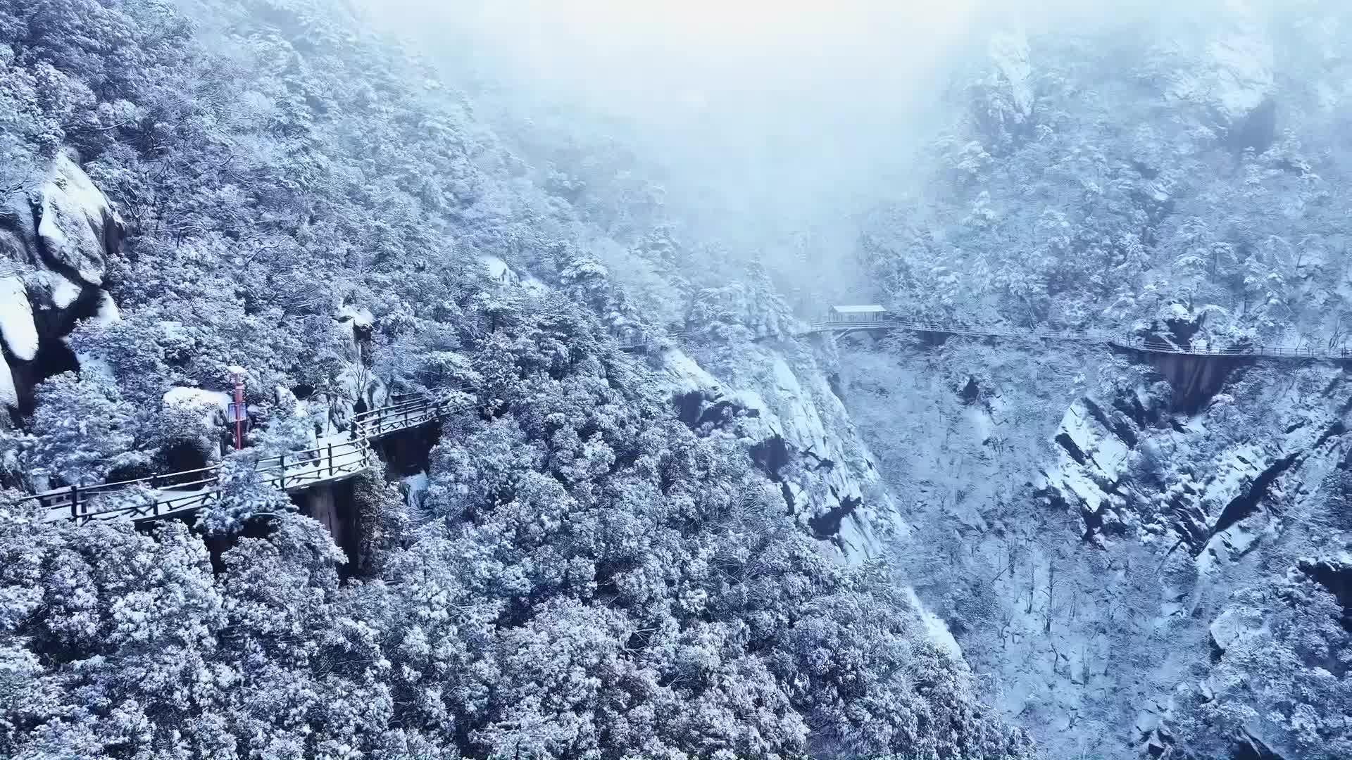 ทะเลหมอก หิมะขาว ห่มขุนเขาจิ่วหัวในอันฮุย