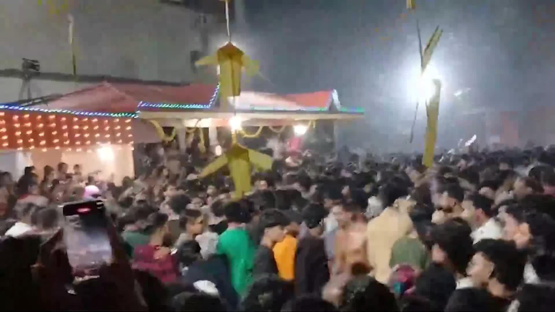 เหตุเพลิงไหม้โรงเก็บ 'พลุดอกไม้ไฟ' กลางงานวัดในอินเดีย บาดเจ็บกว่า 150 ราย