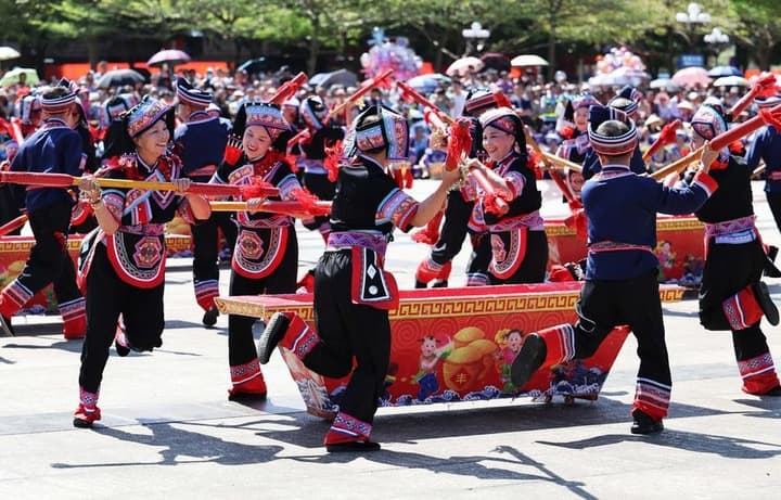 สีสันงานฉลอง 'ฤดูเก็บเกี่ยว' สุดคึกคักในกว่างซี