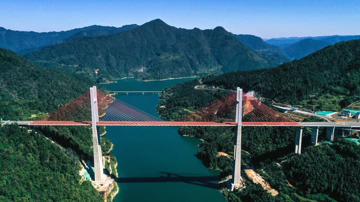 กุ้ยโจวเปิดทางด่วนสายใหม่ ทอดยาวผ่านหุบเขา-ผืนน้ำ