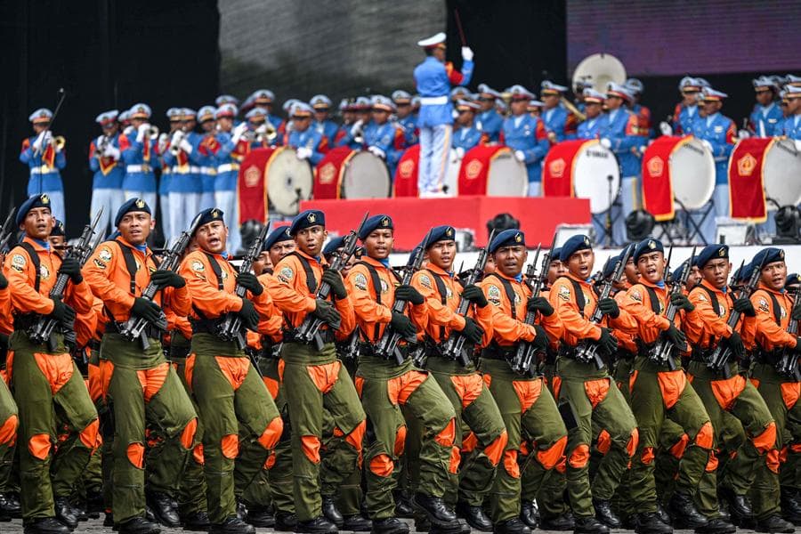 Asia Album : กองทัพอินโดฯ ซ้อมสวนสนาม เตรียมฉลองก่อตั้งครบ 79 ปี