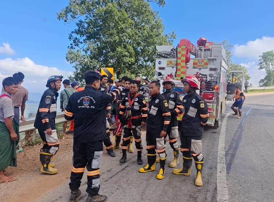 เหตุรถมินิบัสตกคูน้ำลึกในเมียนมา ดับ 7 เจ็บ 17 ราย