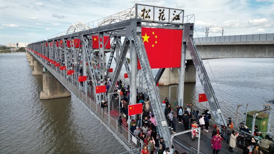 การเดินทางในจีนคึกคัก ผู้คนฉลองหยุดยาววันชาติ