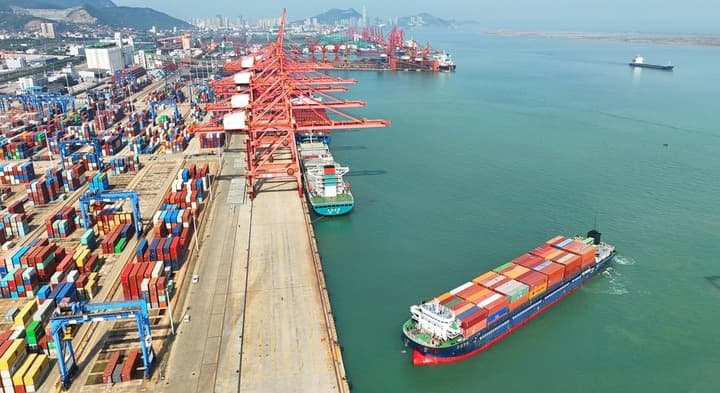 ‘ท่าเรือเหลียนอวิ๋นกั่ง’ จ่ายไฟเรือ 10 ล้านกิโลวัตต์ชั่วโมง ผ่าน ‘ระบบไฟฟ้าบกแรงดันสูง’