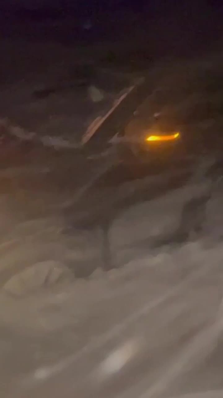 ตำรวจรุดช่วยปชช.ติดบนทางหลวง หลังพายุหิมะถล่มซินเจียง