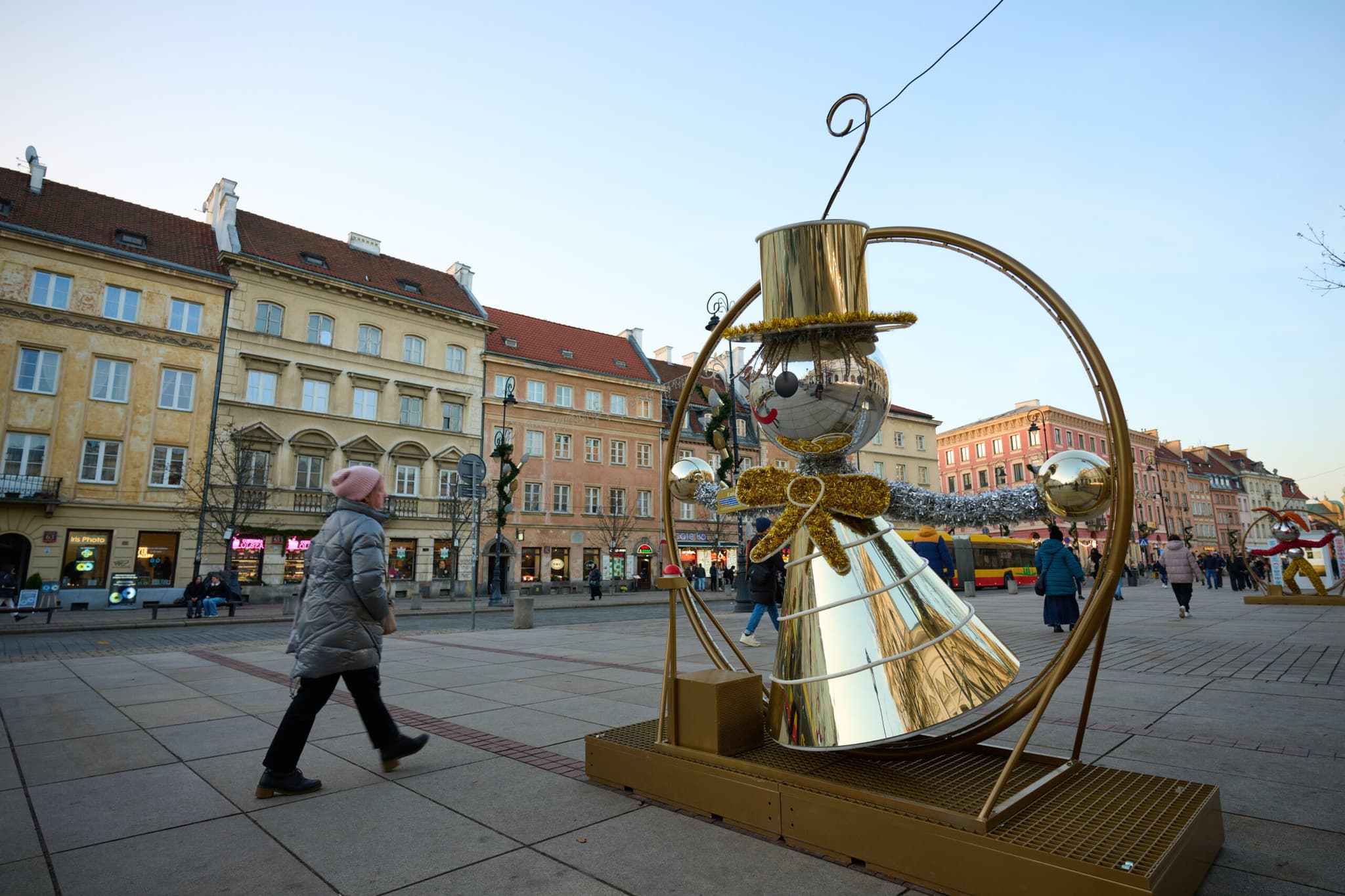 วอร์ซอตั้งต้นคริสต์มาส ตกแต่งเมืองรับเทศกาล