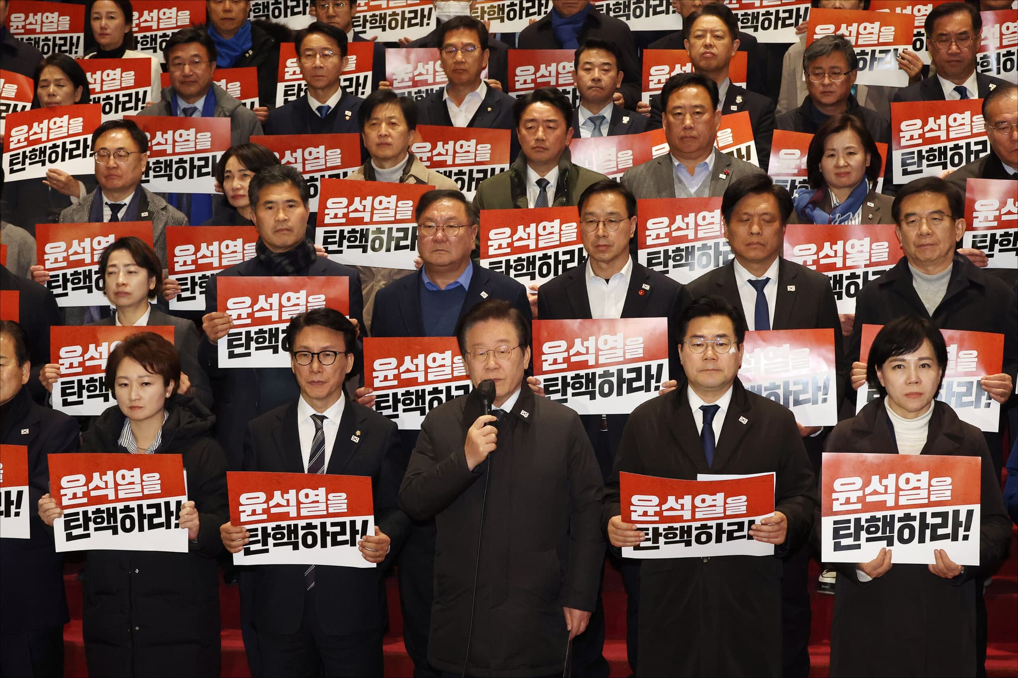 ฝ่ายค้านเกาหลีใต้เล็งโหวต 'ถอดถอนประธานาธิบดี' อีกรอบ 14 ธ.ค. นี้