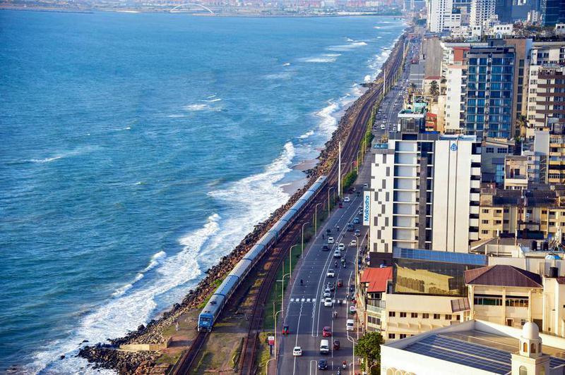 Asia Album : นั่งรถไฟสายริมชายฝั่ง ชมวิวทะเลสีครามในศรีลังกา