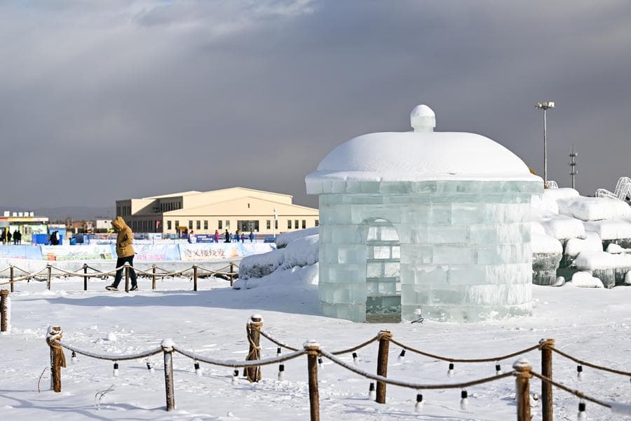 สนุกหรรษากับสวนสนุก 'น้ำแข็ง-หิมะ' ในมองโกเลียใน