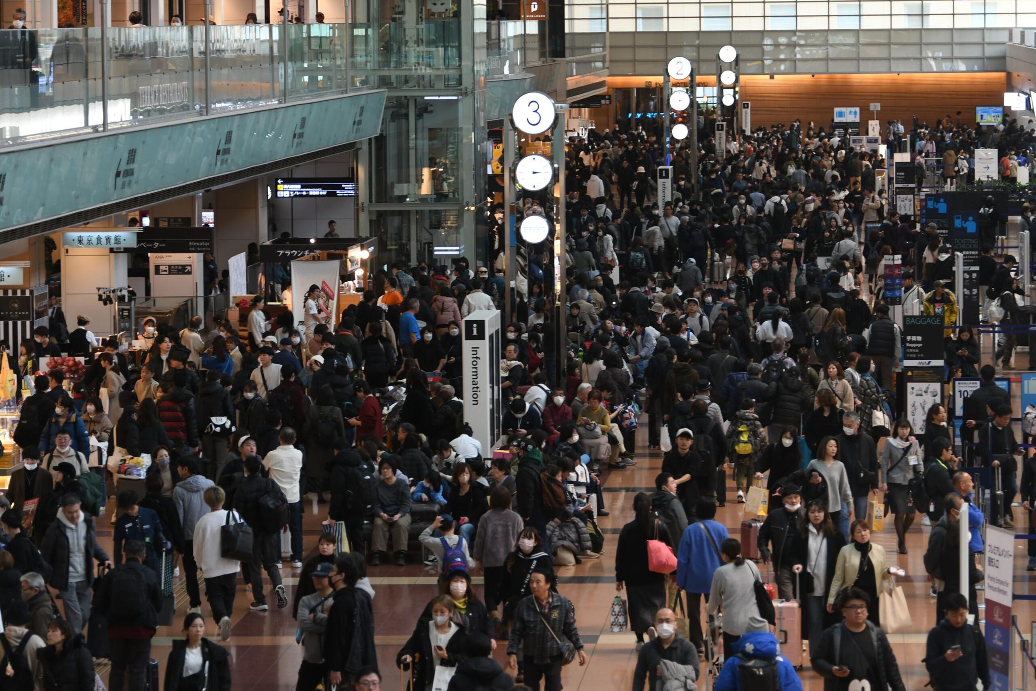 เครื่องบิน JAL ยางระเบิด ขณะลงจอดสนามบินในโตเกียว