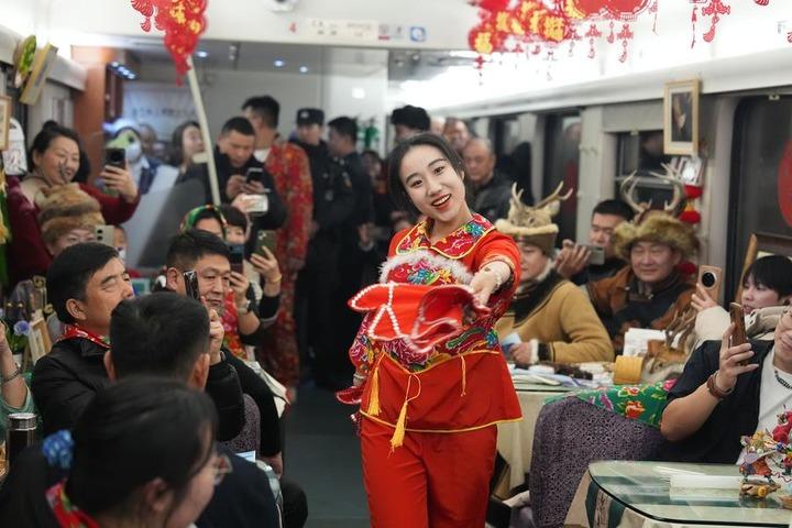 เฮยหลงเจียงเปิด 'รถไฟสายมรดกวัฒนธรรม' กลุ่มชาติพันธุ์ท้องถิ่น