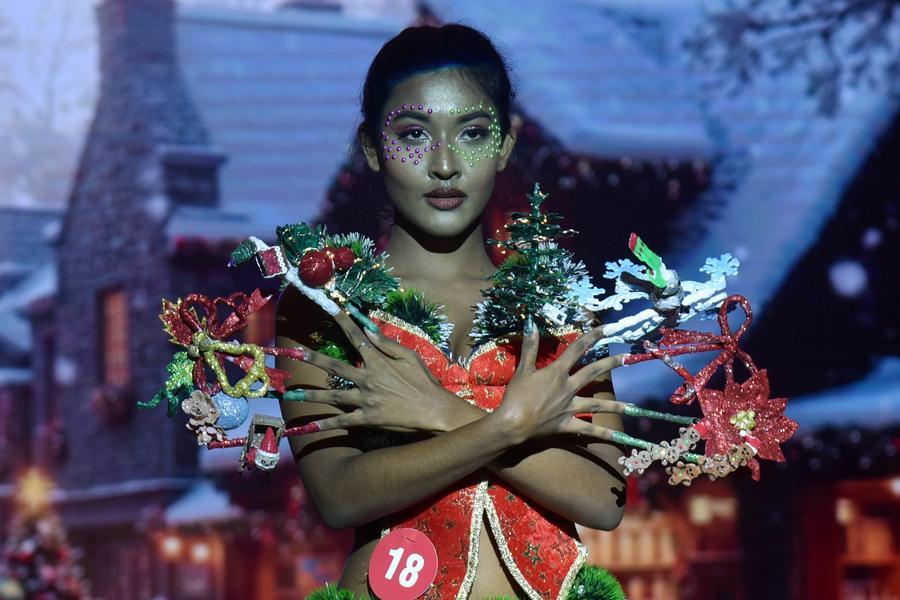 Asia Album : เหล่านางแบบเดินอวด 'เล็บ' สุดอลังในศรีลังกา