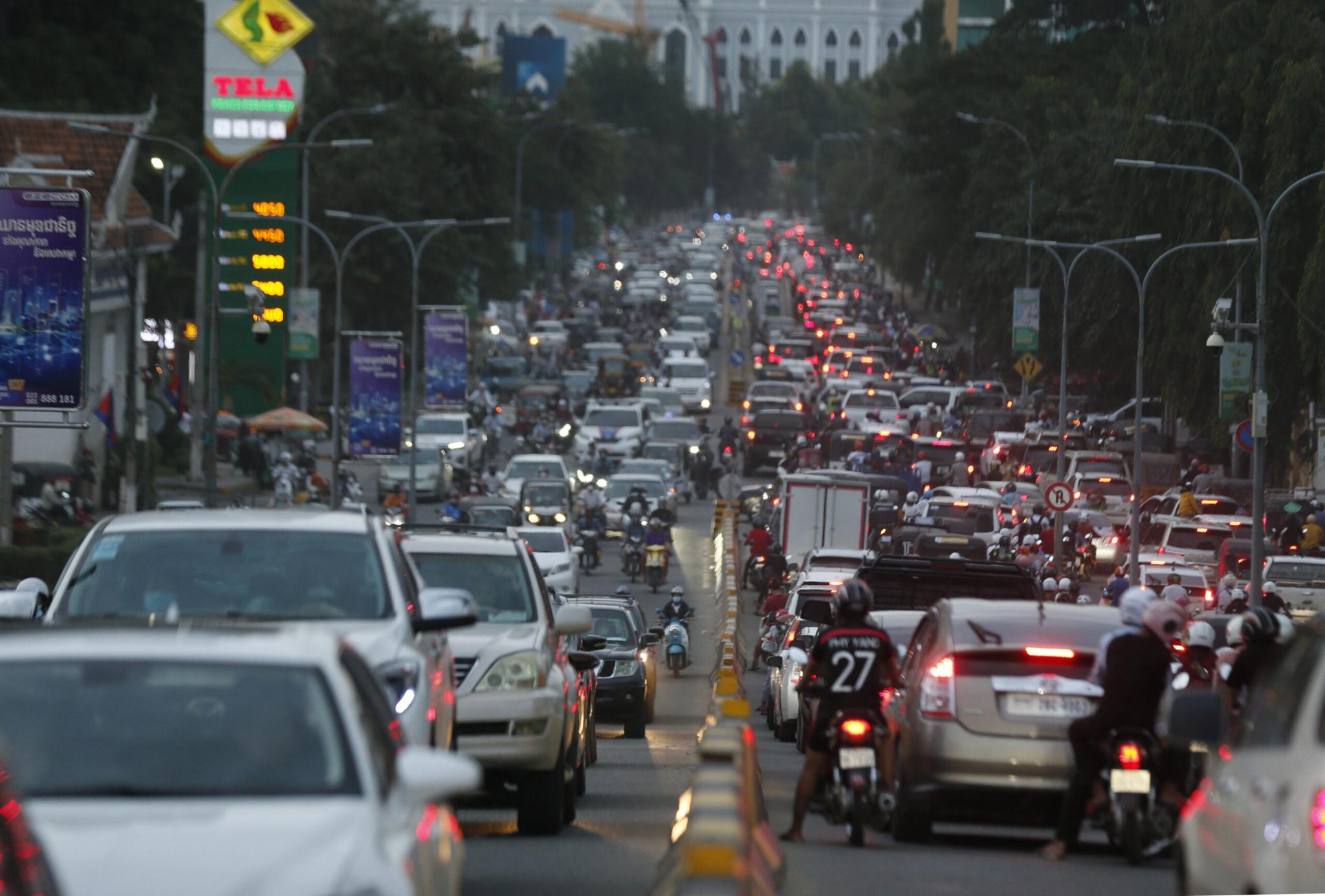 กัมพูชามียอดจดทะเบียนรถ EV พุ่งกระฉูด 620% ในปี 2024