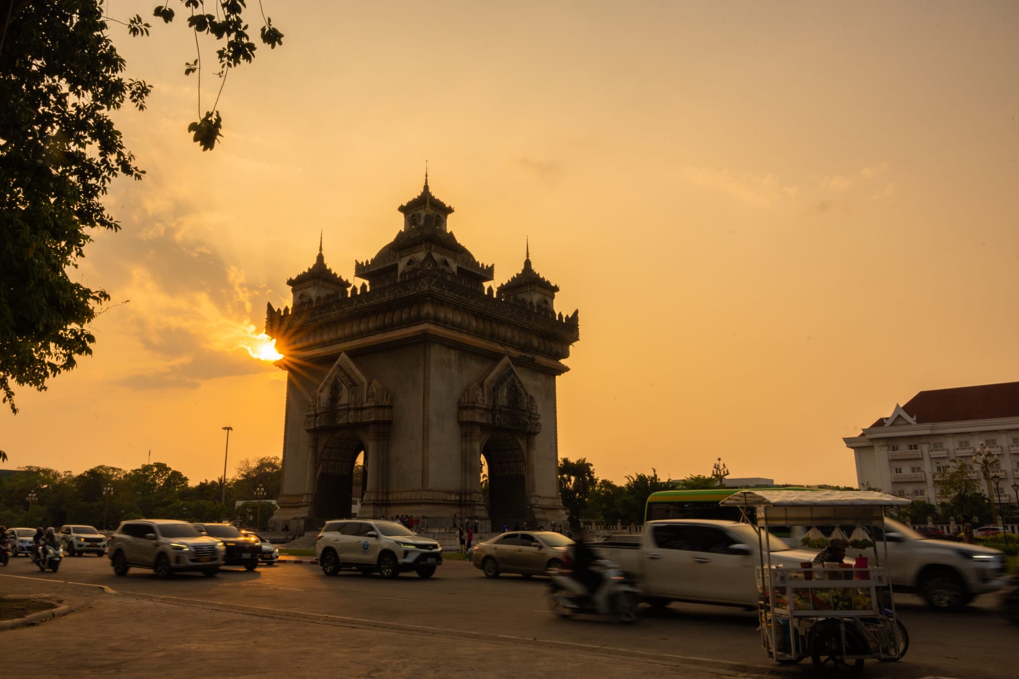 ตำรวจลาวยึด 'ยาแอมเฟตามีน' ซุกรถบรรทุกสิบล้อ กว่า 20 ล้านเม็ด