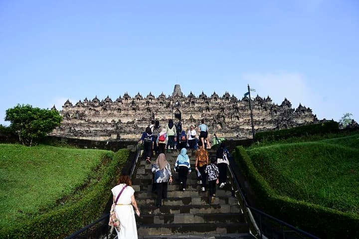 Asia Album : สักการะ 'วัดบุโรพุทโธ' มรดกโลกในอินโดนีเซีย