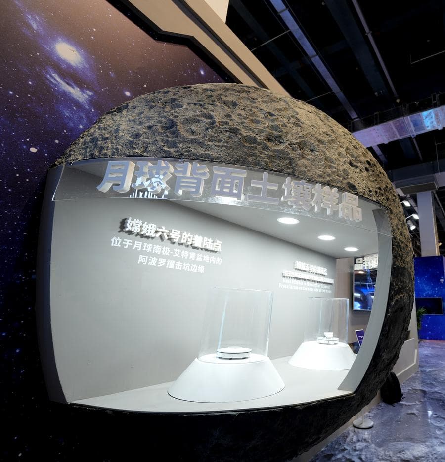 นักวิจัยจีนพัฒนา 'เครื่องจักรผลิตอิฐดวงจันทร์' จุดความหวังสร้างบ้านบนดวงจันทร์