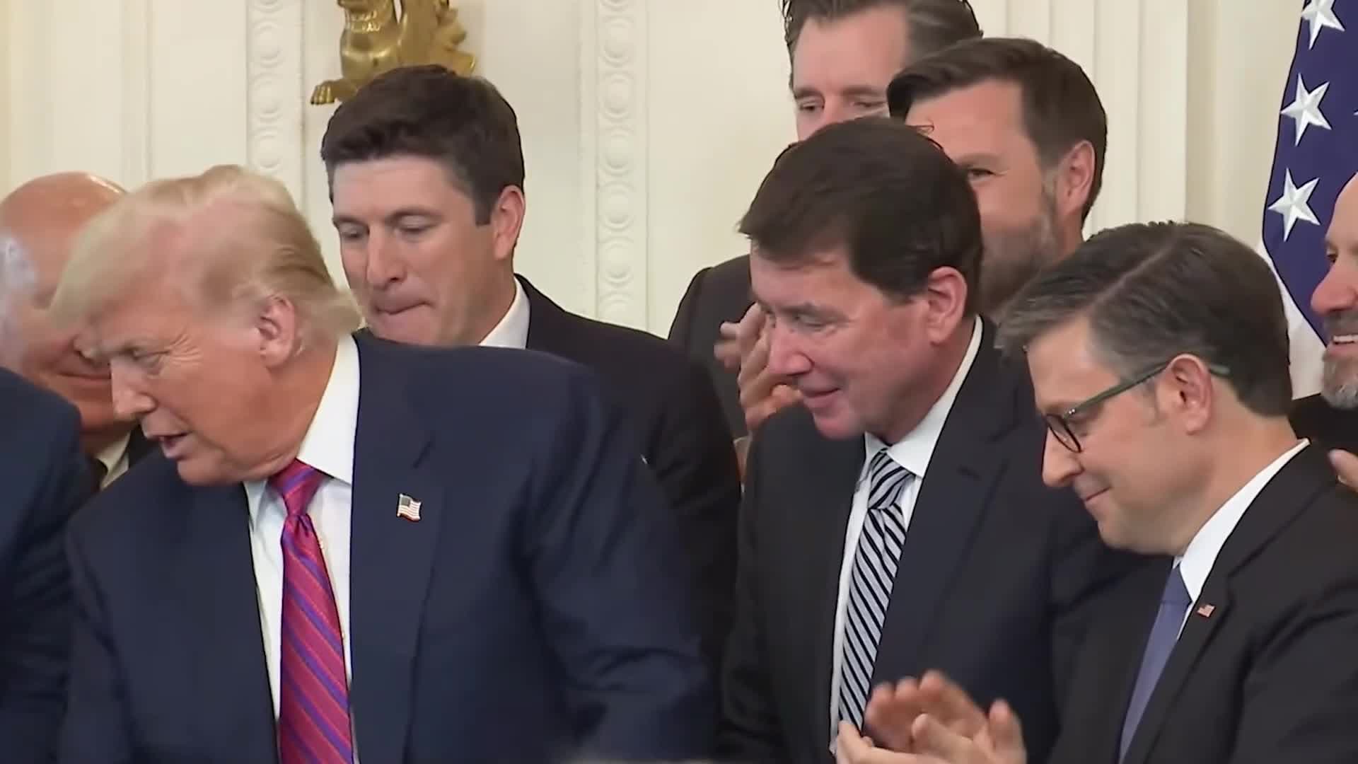 ทรัมป์ลงนามกม. Stablecoin มุ่งดันสหรัฐฯ เป็นศูนย์กลางคริปโทเคอร์เรนซีโลก