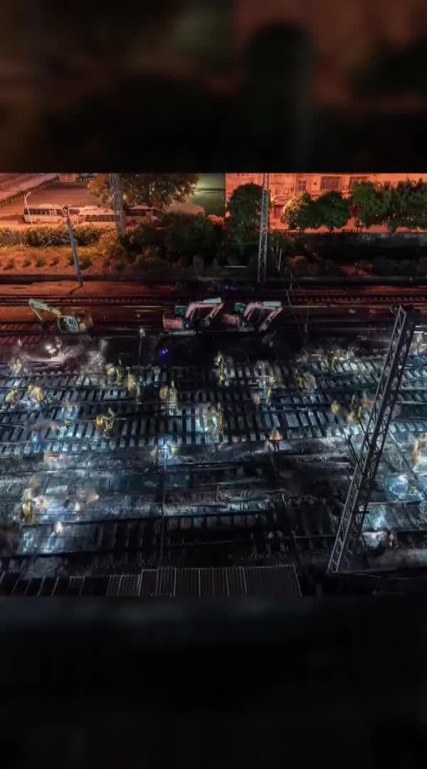 พลังและความเร็ว! ทัพคนงานจีนเปลี่ยนรางรถไฟหนัก 200 ตัน เสร็จใน 4 ชั่วโมงครึ่ง