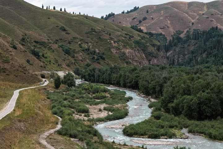 ธรรมชาติโอบล้อม 'คู่เอ่อร์เต๋อหนิง' สมบูรณ์งดงามในซินเจียง
