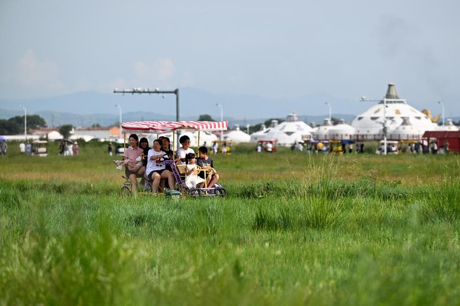 สัมผัสกลิ่นอายธรรมชาติที่ 'ทุ่งหญ้าเขียวขจี' ในมองโกเลียใน