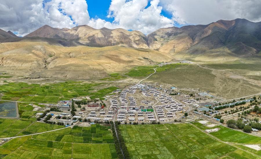 ผู้ประสบภัย 'แผ่นดินไหว' กลุ่มแรกย้ายเข้าสู่บ้านหลังใหม่ในทิเบต