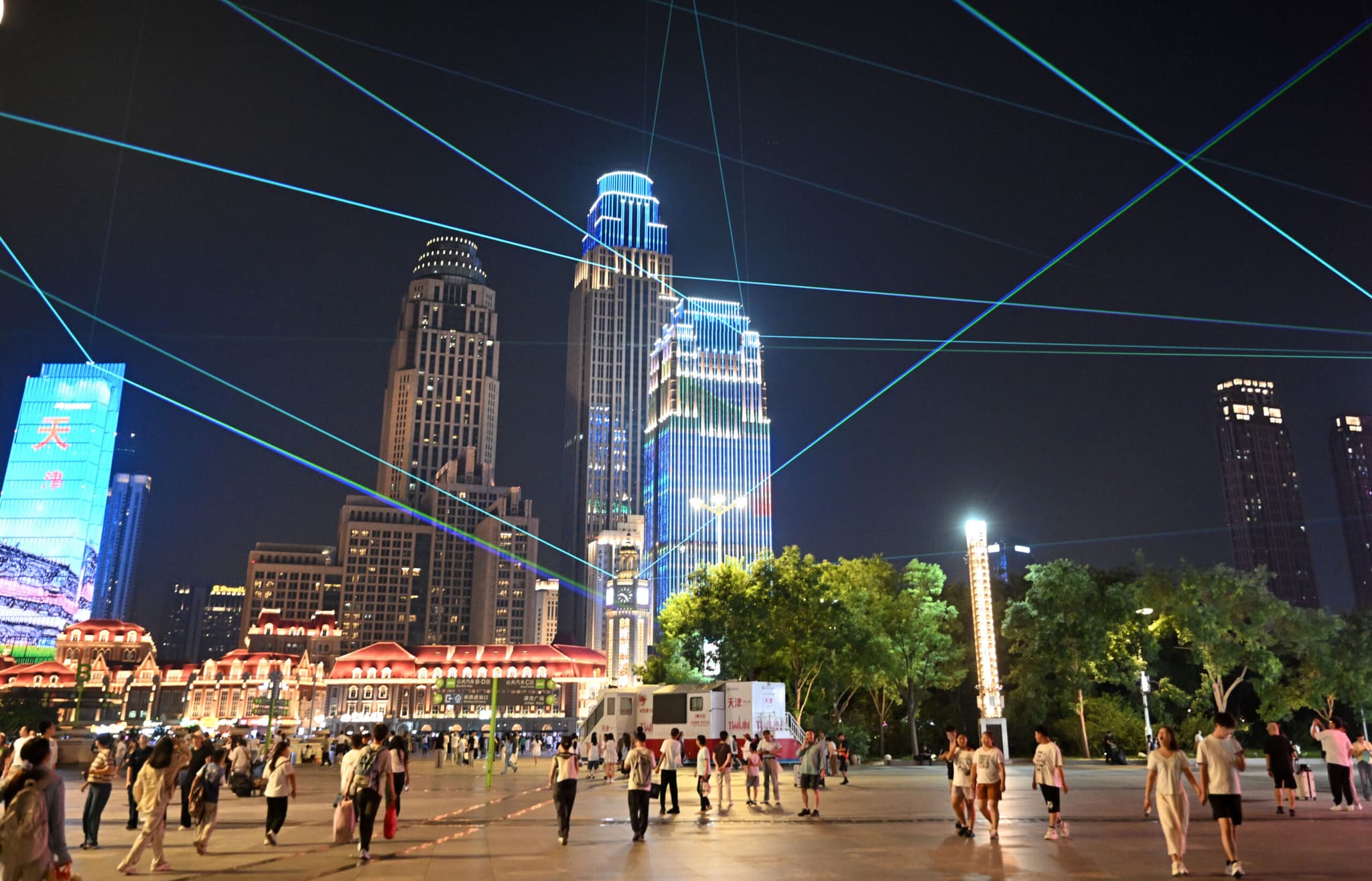 แสงสีริม 'แม่น้ำไห่เหอ' ยามค่ำคืนในเทียนจิน