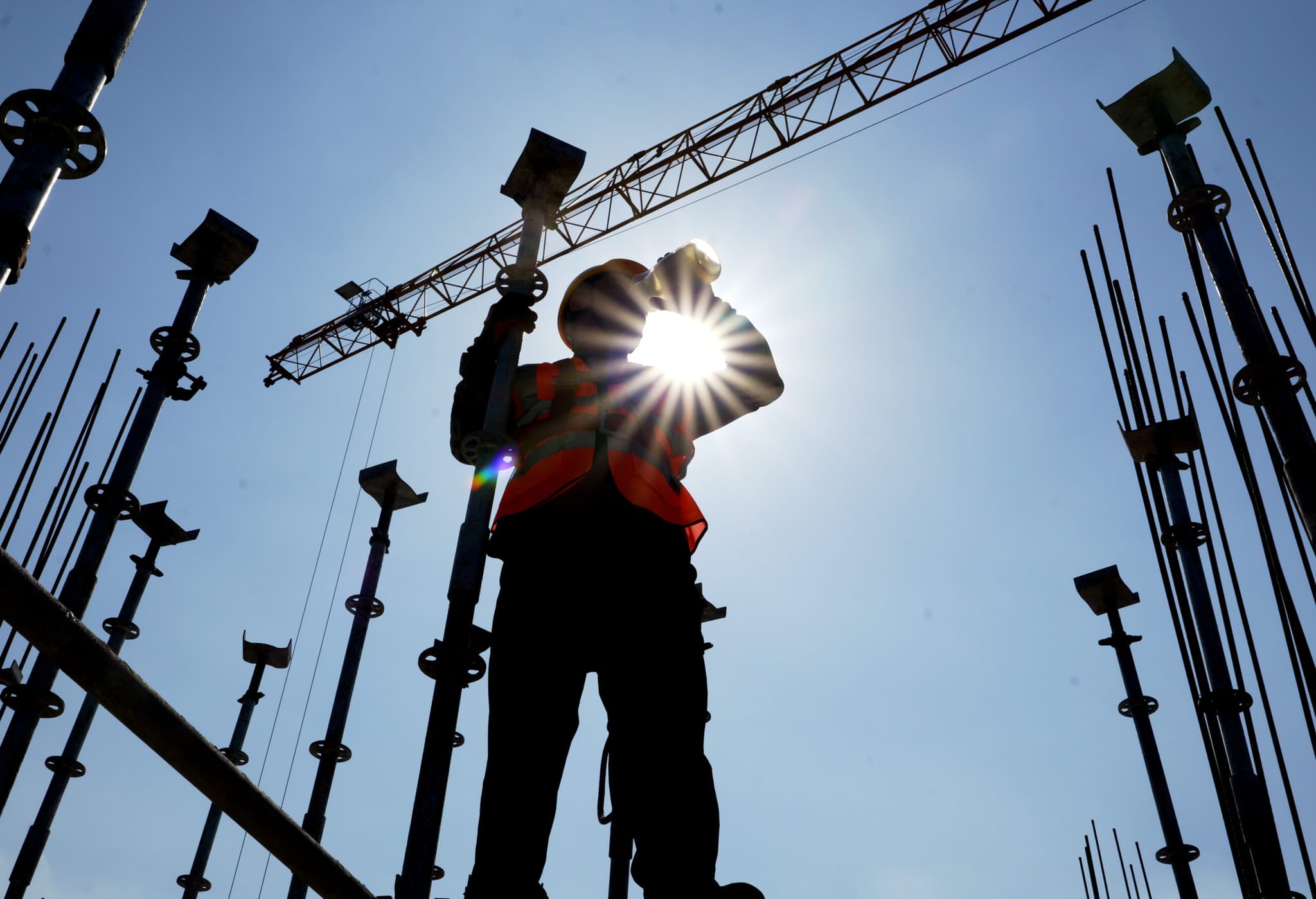 WHO-WMO กระตุ้นทั่วโลกปกป้อง 'คนงาน' จากคลื่นความร้อนสุดขั้วรุนแรงยิ่งขึ้น