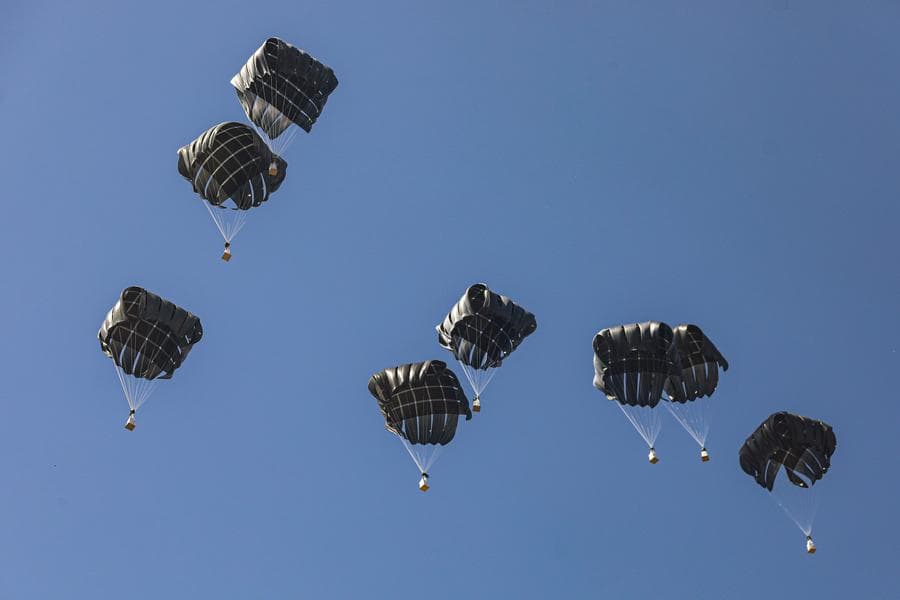 ร่มชูชีพแห่งความหวัง ส่งอาหารช่วยผู้คนในกาซา