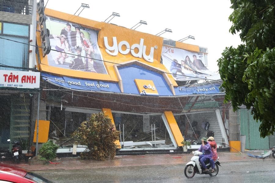 ผลพวงไต้ฝุ่น 'บัวลอย' ในเวียดนาม ดับเพิ่มแตะ 19 ราย บ้านเรือนเสียหายกว่าแสนหลัง