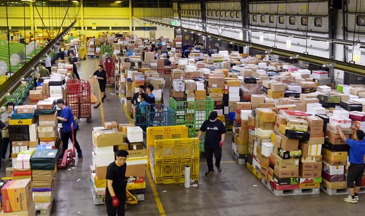 ปริมาณพัสดุสู่ 'สหรัฐฯ' ลดฮวบ 81% หลังระงับ 'ยกเว้นภาษีพัสดุมูลค่าต่ำ