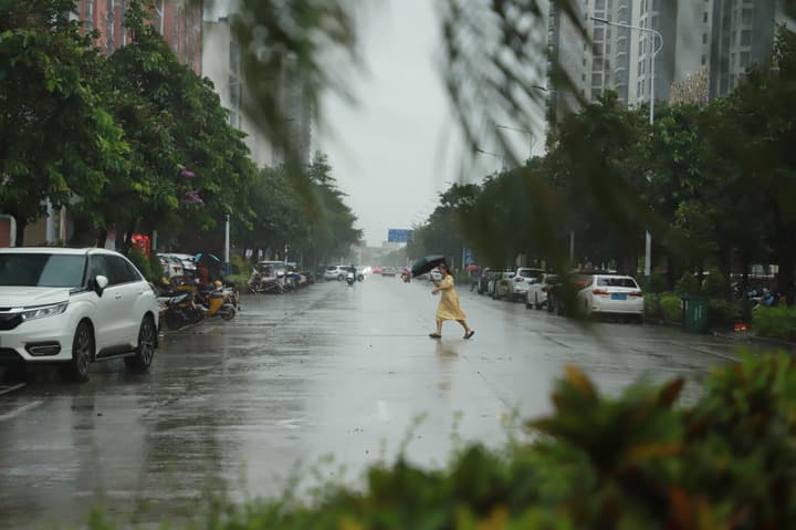 สองเมืองในกวางตุ้งเตรียมหยุดเรียน-ทำงาน รับมือ 'ไต้ฝุ่นรากาซา' ขึ้นฝั่ง