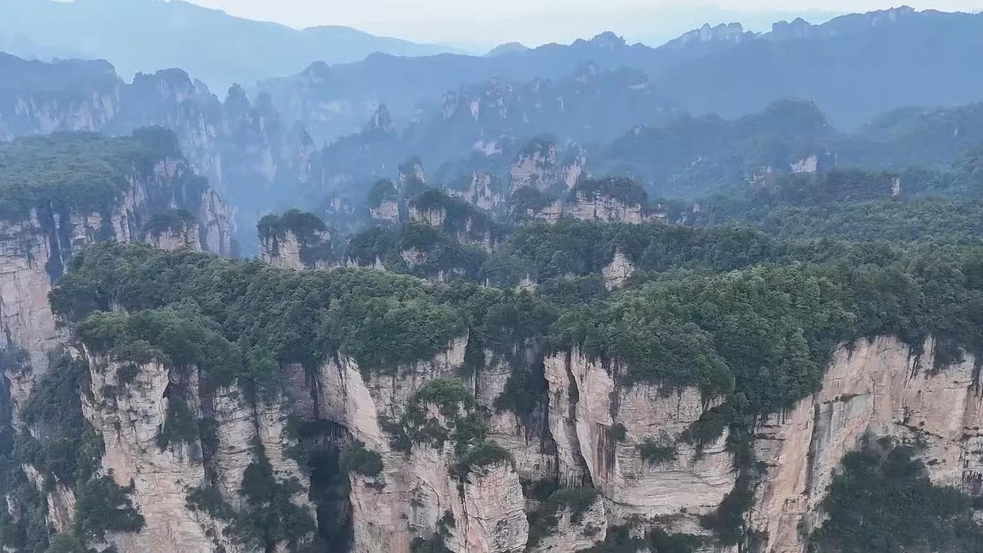 พื้นที่ชมวิว 'เย่าจื่อจ้าย' ในจางเจียเจี้ย หวนเปิดต้อนรับนักท่องเที่ยว