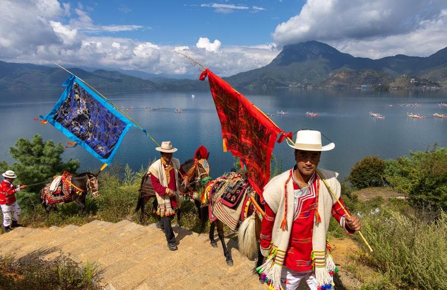 เทศกาล 'เดินรอบภูเขา ล่องเรือรอบทะเลสาบหลูกู' จัดครั้งแรกในเสฉวน