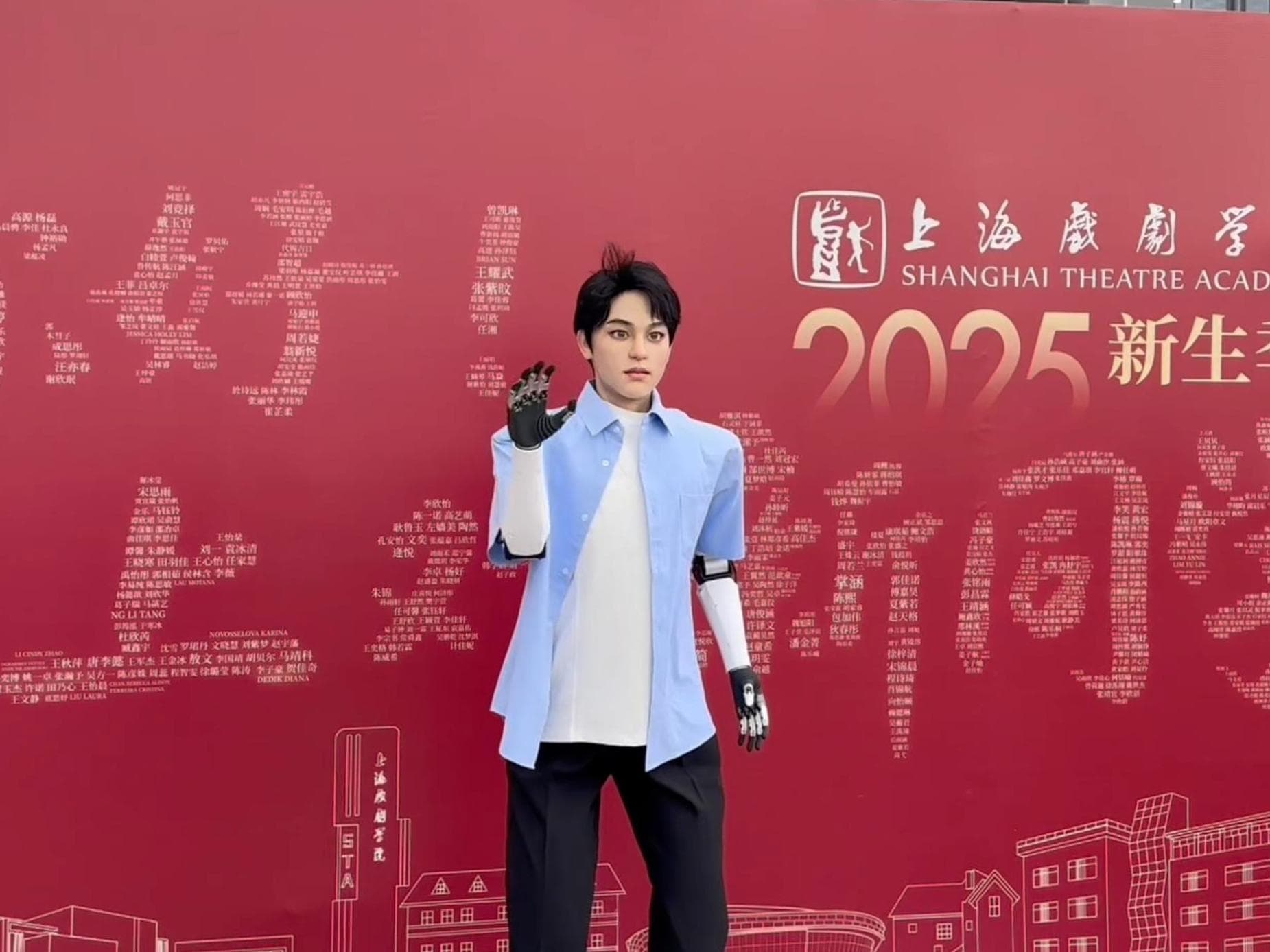 หุ่นยนต์นักศึกษาป.เอก' ตัวแรกของจีน เข้าเรียนที่สถาบันศิลปะการละครเซี่ยงไฮ้