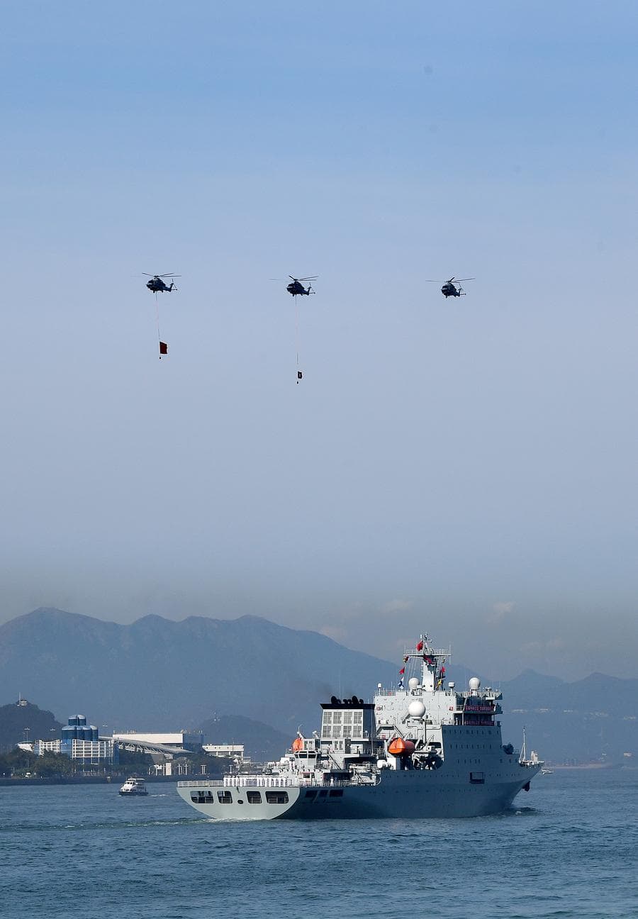 เรือ PLA สองลำเทียบท่าฮ่องกง เตรียมเปิดให้ประชาชนเข้าชม