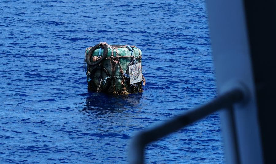 กองกำลังป้องกันชายฝั่งจีนรื้อถอน 'อุปกรณ์จับปลา' ผิดกฎหมายในทะเลจีนใต้