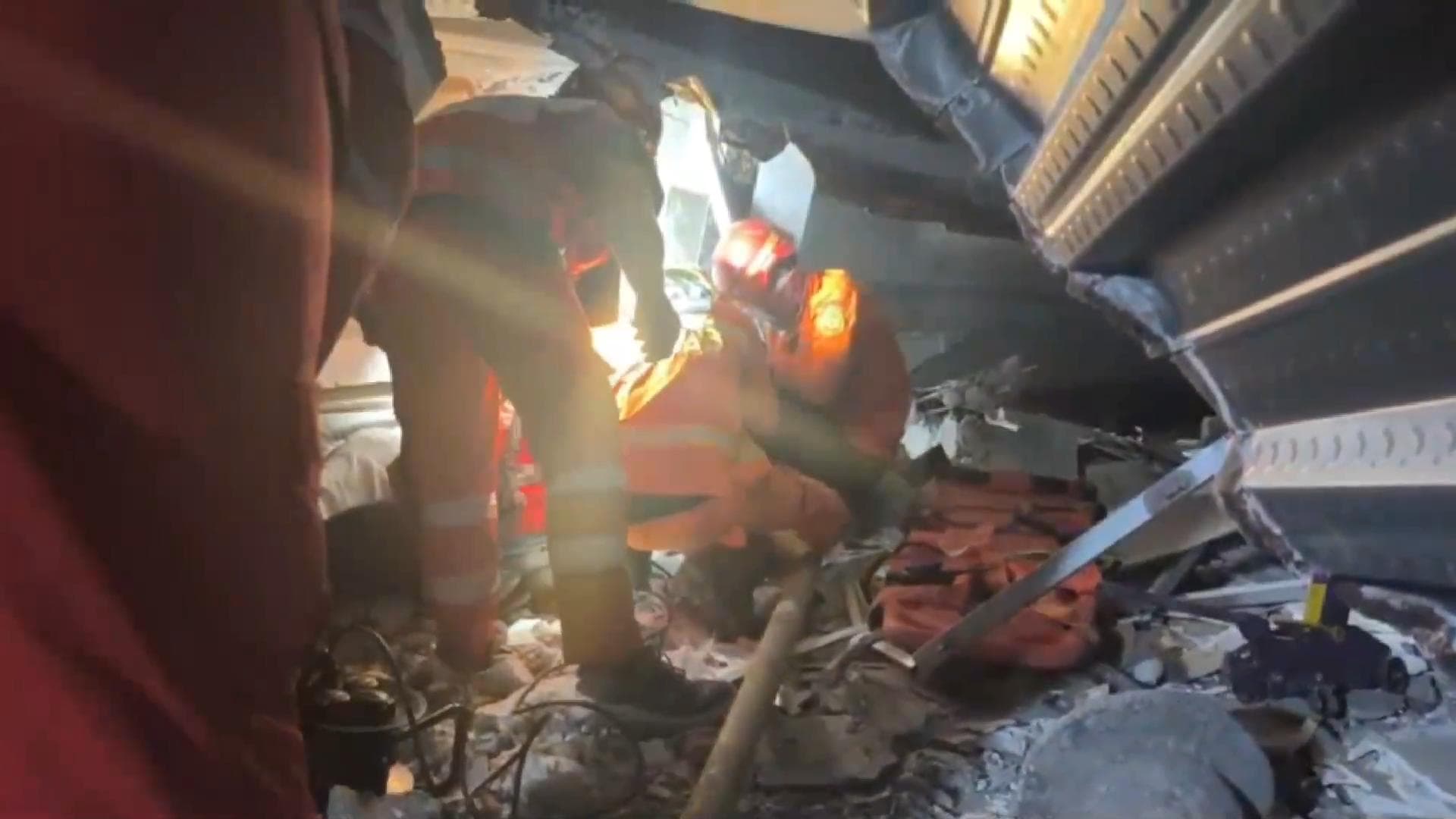 เหตุอาคารโรงเรียนในอินโดฯ ถล่ม ดับอย่างน้อย 1 เจ็บนับสิบ