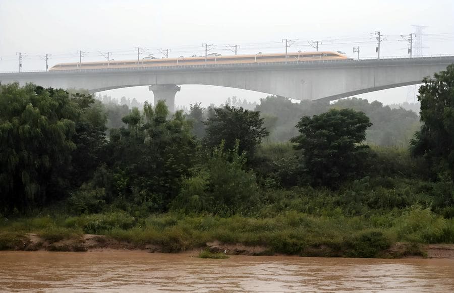 ทางม้าเหล็กเร็วสูงซีอัน-เหยียนอันเริ่มวิ่งทดสอบ วิ่งฉิว 350 กม./ชม.