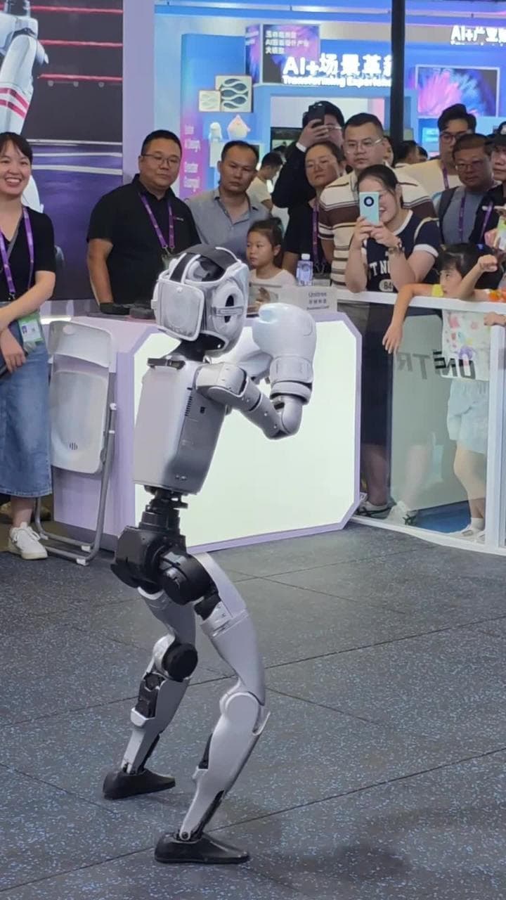 หุ่นยนต์นักมวย-หุ่นยนต์สุนัขโชว์ลีลา สร้างสีสัน 'งานแสดงสินค้าจีน-อาเซียน' ในหนานหนิง