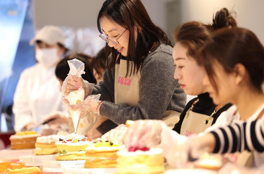 สีจิ้นผิง : สตรีในจีน 'แบกฟ้าไว้ครึ่งหนึ่ง' ในการพัฒนาเศรษฐกิจสังคม