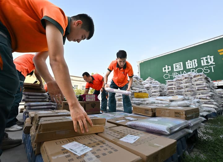 จีนเผยยอดจัดส่งพัสดุด่วน สูงทะลุ 1.5 แสนล้านชิ้น