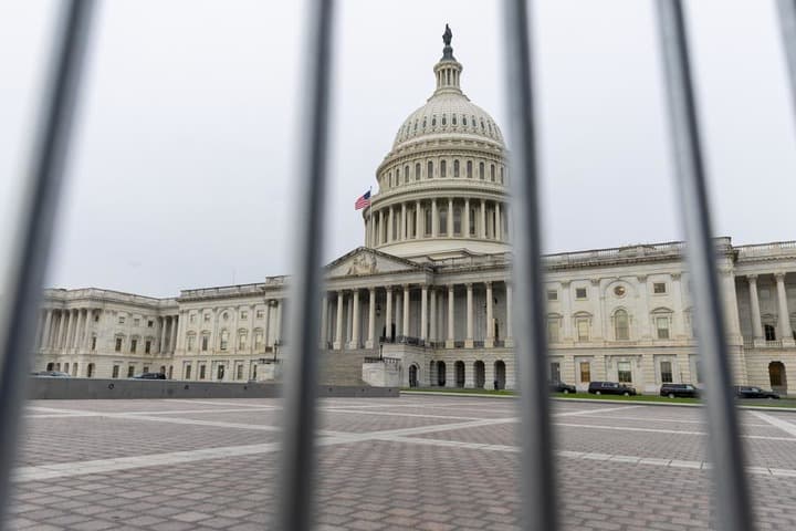 ทรัมป์ขู่ 'เลิกจ้าง' พนักงานจำนวนมาก หากชัตดาวน์รัฐบาล